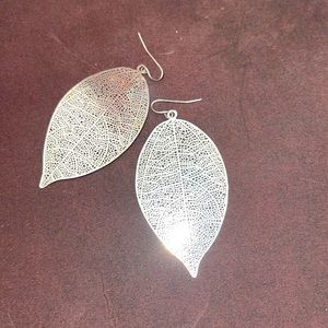 Silver colored leaf hanging earrings